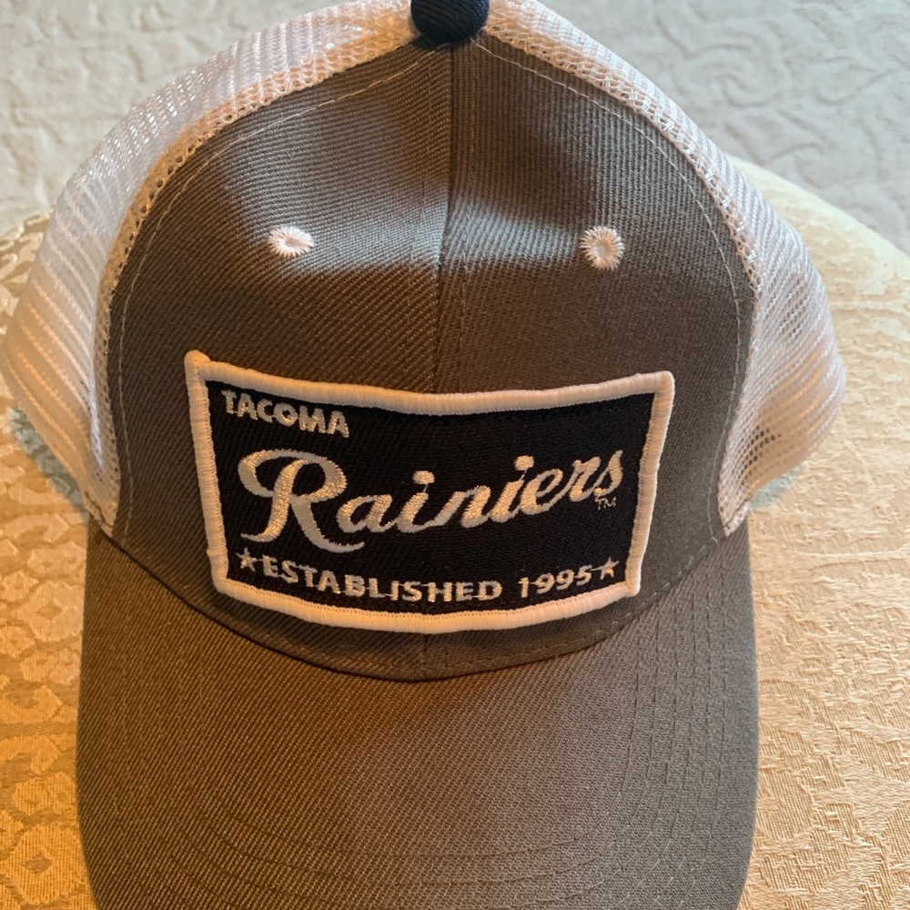 Rainier’s cap